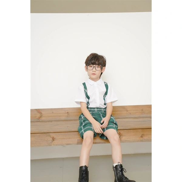 BD-MO-152 Design fashion green plaid shorts, custom-made contrast shirts, school uniforms, comfortable and convenient, elastic trousers design, real people try on, model demonstration