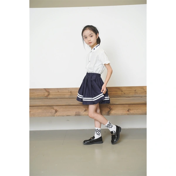 BD-MO-161 Design British style shirt and school uniform suit Custom-made cuffs with contrasting stripes, school skirts design with anti-glare safety pants, neckline with contrasting stripes design, school uniform manufacturing factory