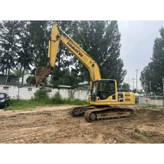 Komatsu PC200-8