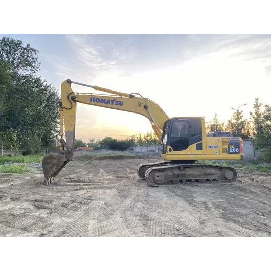 Komatsu PC200-8M0