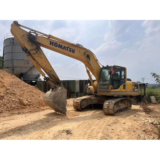Komatsu PC200-8M0