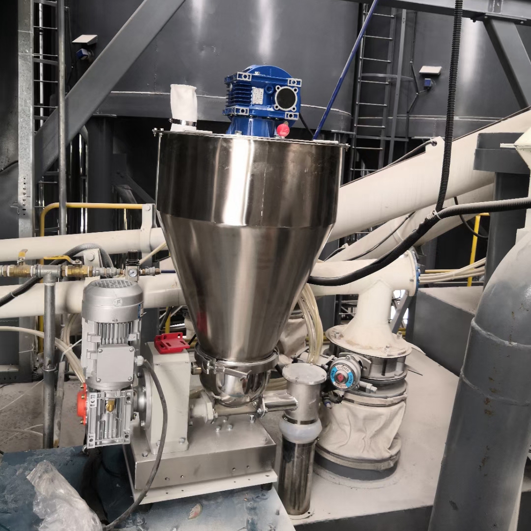 Why does the loss-in-weight feeder fluctuate?