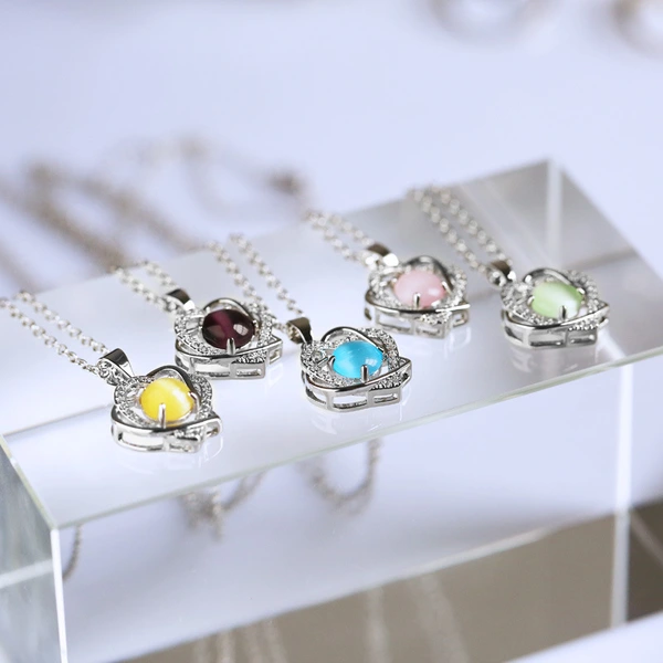 Factory direct sales of new Korean style heart-to-heart moonstone zircon necklace clavicle chain sweater chain wholesale