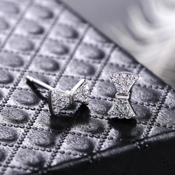 Hot selling hot item in Dongdaemun, Korea, sweet and cute bow-knot zircon earrings, fashionable and versatile earrings for girls