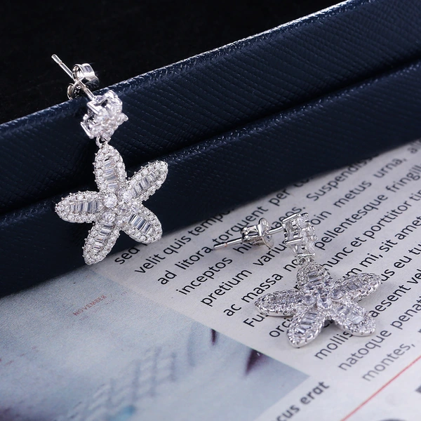   Hot selling new Korean sweet temperament girls full zircon flower earrings earrings high-end jewelry
