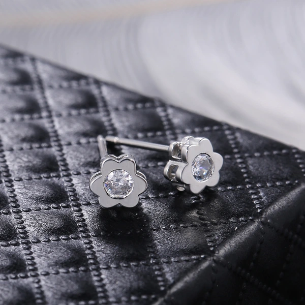   Japanese daily versatile zircon flower earrings goddess student simple matching earrings copper plated with real gold