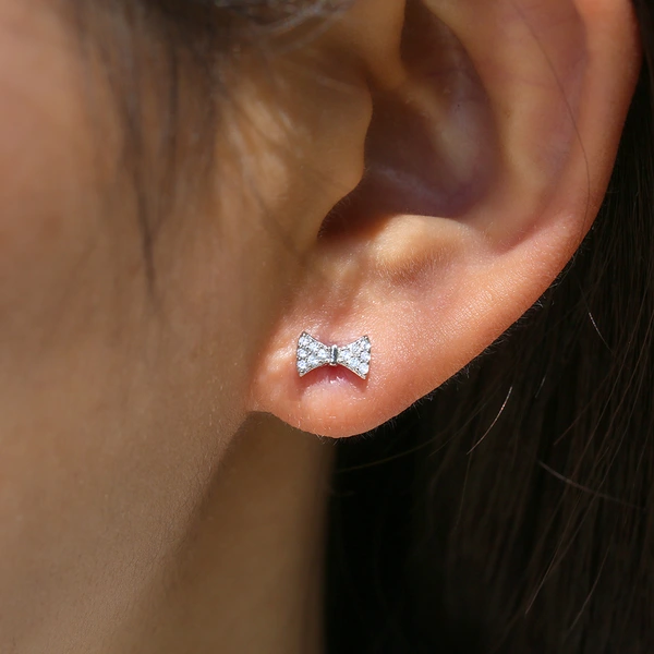 Hot selling hot item in Dongdaemun, Korea, sweet and cute bow-knot zircon earrings, fashionable and versatile earrings for girls
