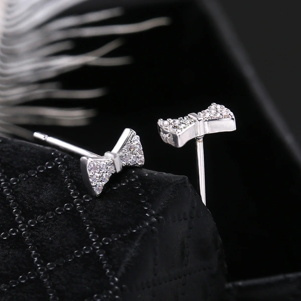 Hot selling hot item in Dongdaemun, Korea, sweet and cute bow-knot zircon earrings, fashionable and versatile earrings for girls