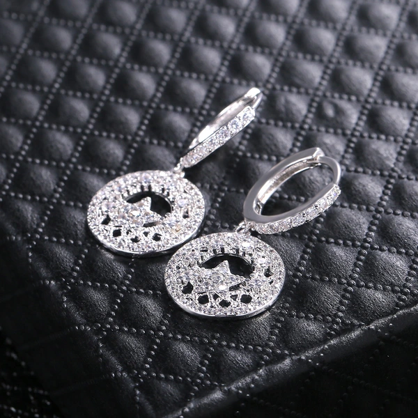  Korean jewelry hot selling new Korean style fashion hollow carved zirconium diamond earrings earrings source factory