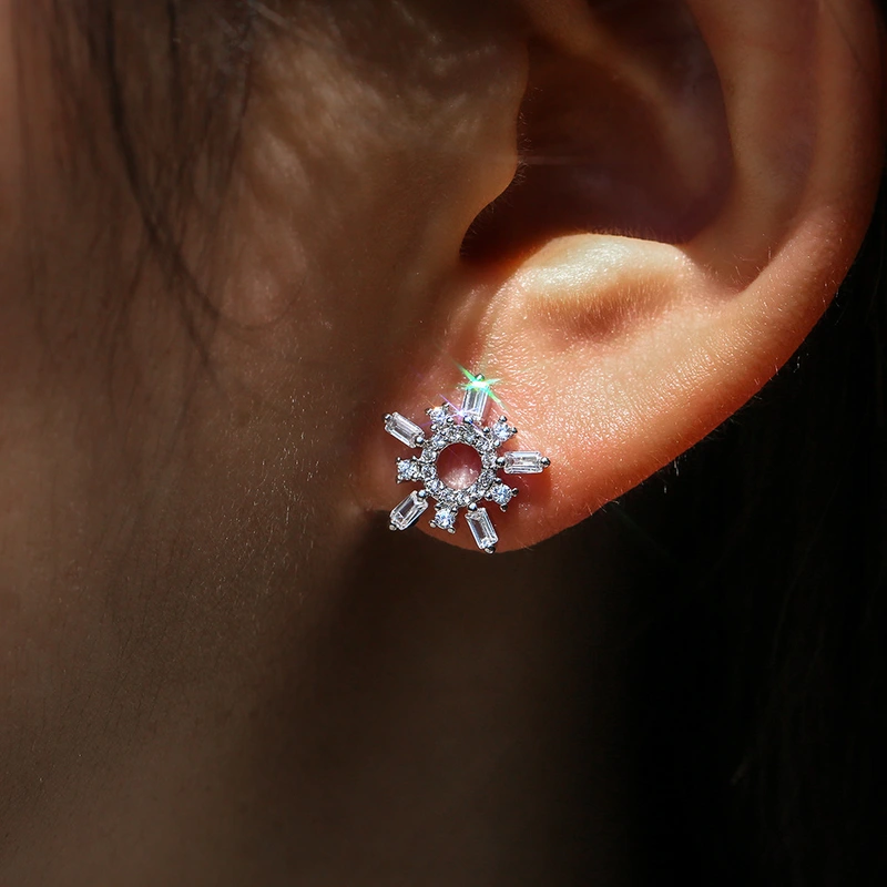   Hot selling new European and American simple and versatile diamond crystal flower earrings trendy girls earrings