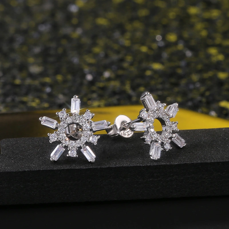   Hot selling new European and American simple and versatile diamond crystal flower earrings trendy girls earrings