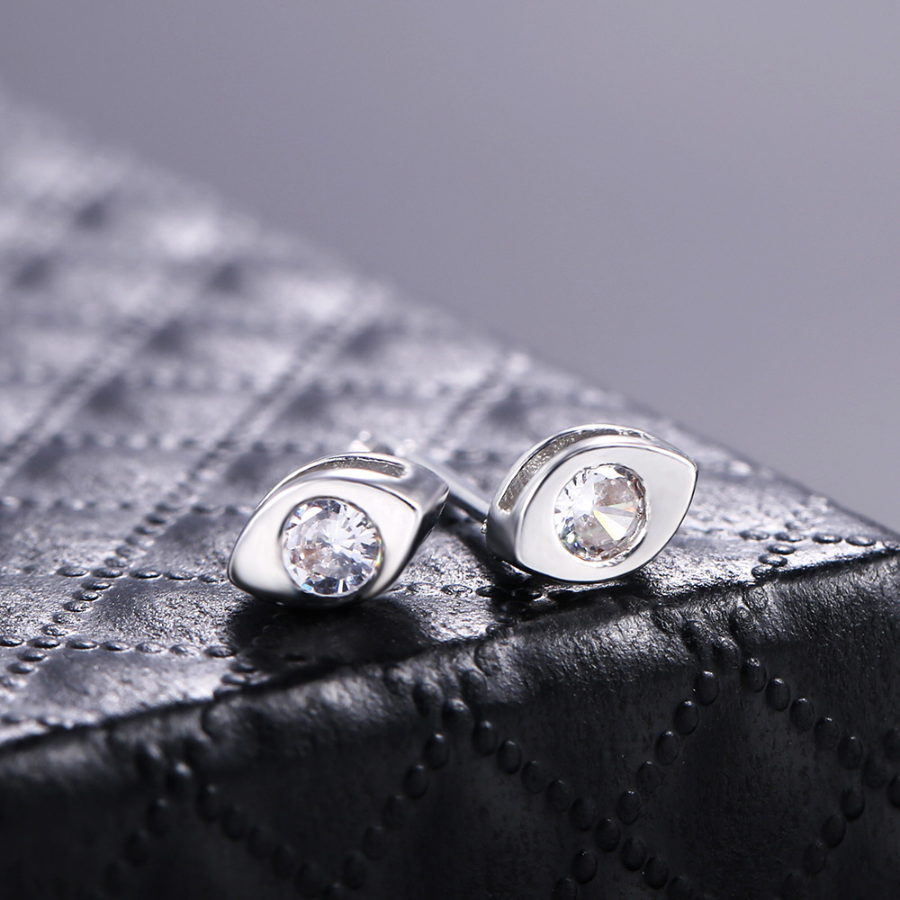   Japanese and Korean minimalist girls' personality all-match zircon spindle earrings real gold color-preserving daily clothing accessories