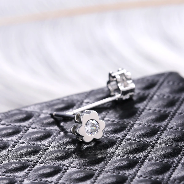   Japanese daily versatile zircon flower earrings goddess student simple matching earrings copper plated with real gold