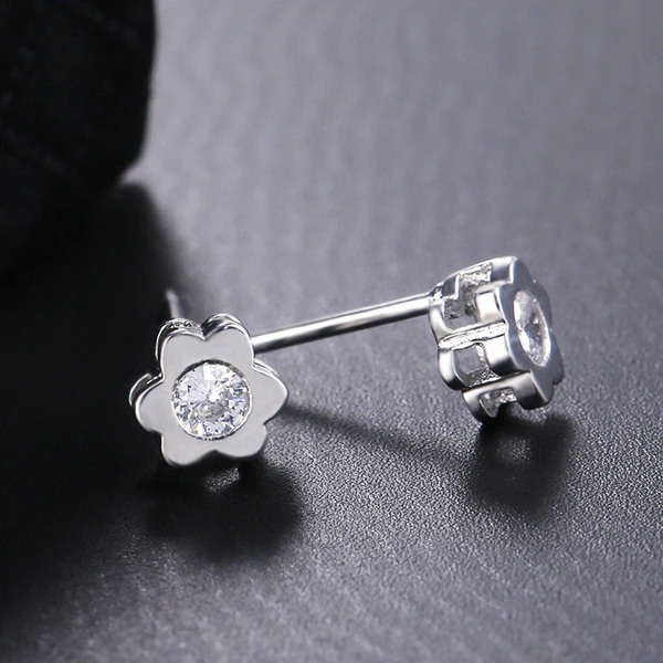   Japanese daily versatile zircon flower earrings goddess student simple matching earrings copper plated with real gold