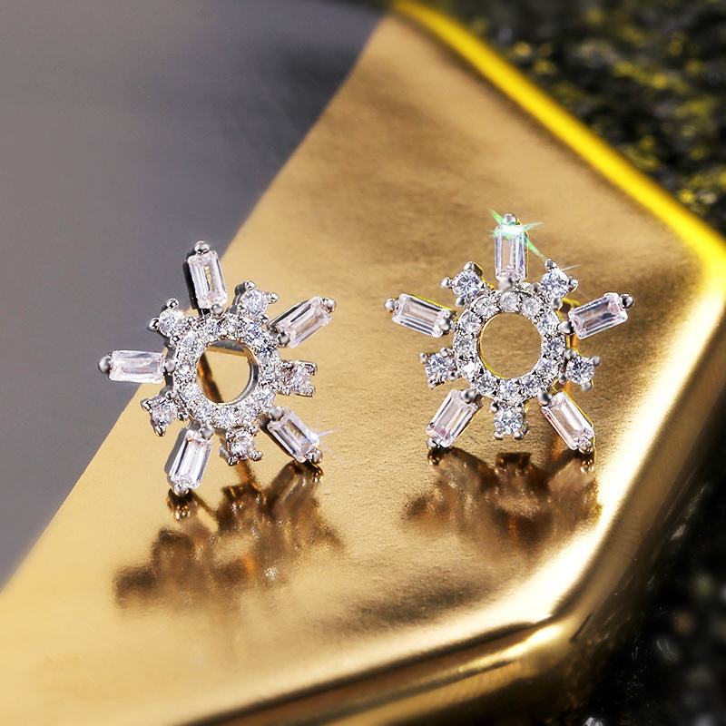   Hot selling new European and American simple and versatile diamond crystal flower earrings trendy girls earrings