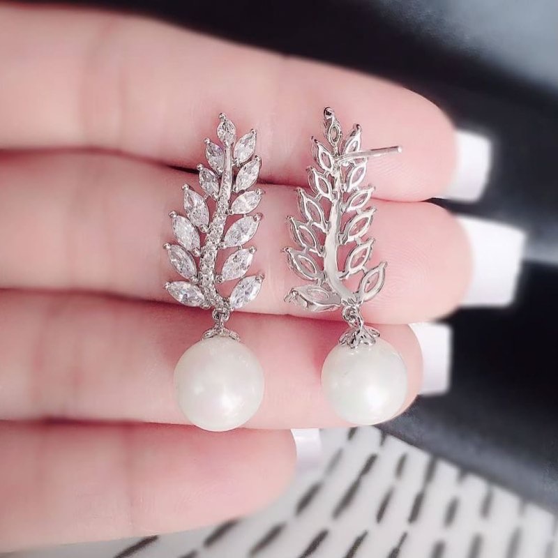 European and American temperament Internet celebrity same style imitation pearl earrings for women simple long leaf shape versatile earrings