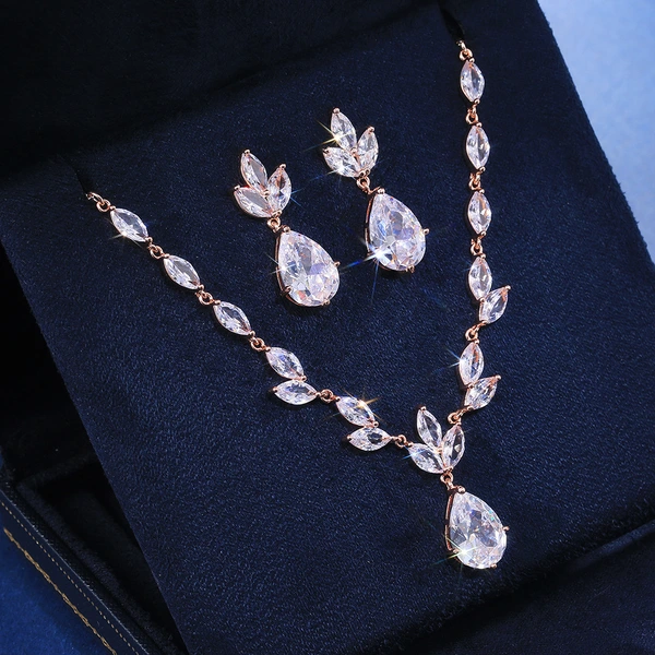 Live streaming source of fashionable women's zircon earrings and necklaces, high-quality jewelry for delivery