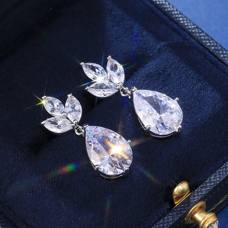 Live streaming source of fashionable women's zircon earrings and necklaces, high-quality jewelry for delivery