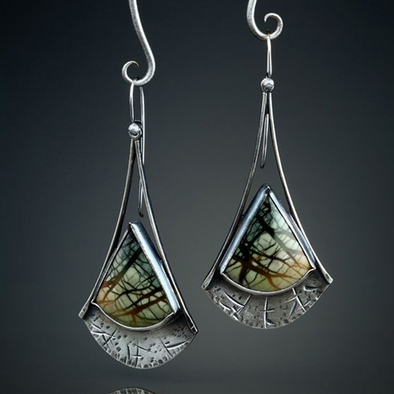   New best-selling natural and beautiful long zircon earrings for women in Europe and America, wholesale jewelry