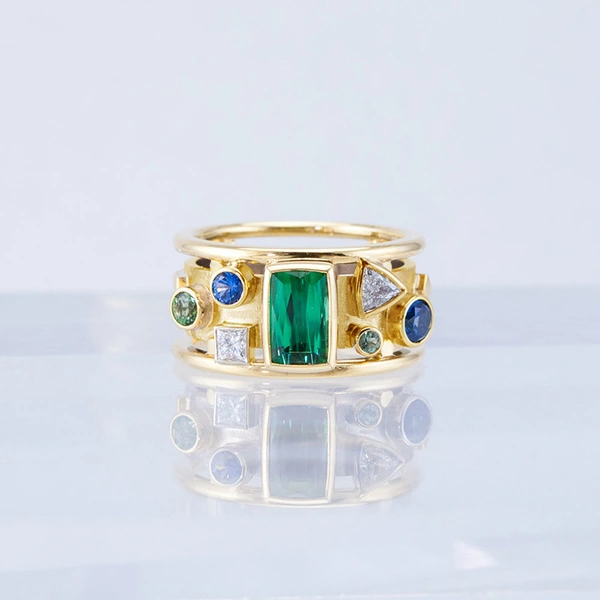 Creative new hot selling retro geometric pattern ring female gold inlaid green zircon ring accessories