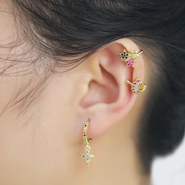 2023 European and American exaggerated personality foot ear clip jewelry C-shaped color diamond five-pointed star ear bone clip female eru47