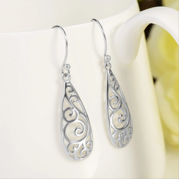   Jewelry wholesale retro style women's hollow leaf earrings European and American fashion exaggerated earrings hot sale