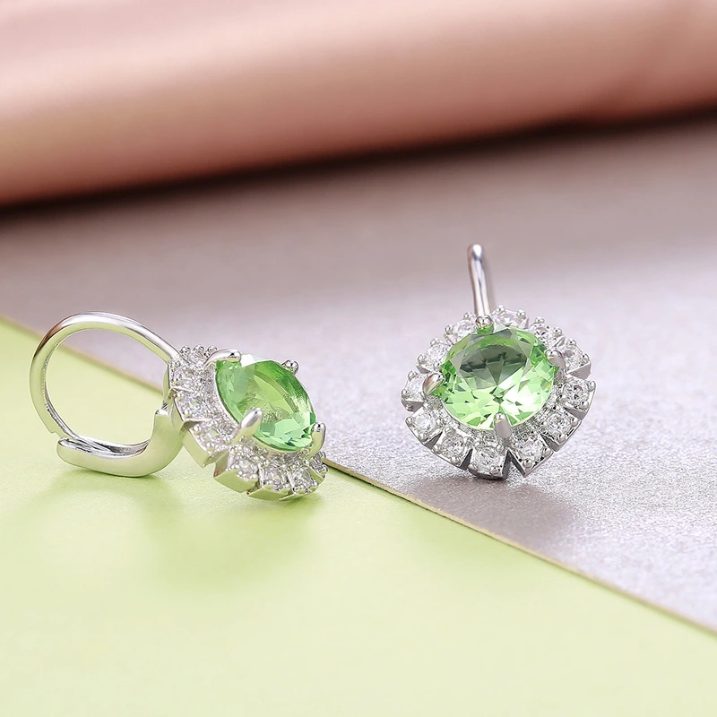 Hot Japanese and Korean exquisite women's earrings inlaid with zircon all-match ear clips student earrings wholesale direct sales