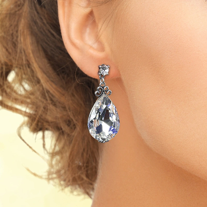  Hot selling exquisite white teardrop-shaped zircon copper women's earrings European and American personality earrings wholesale