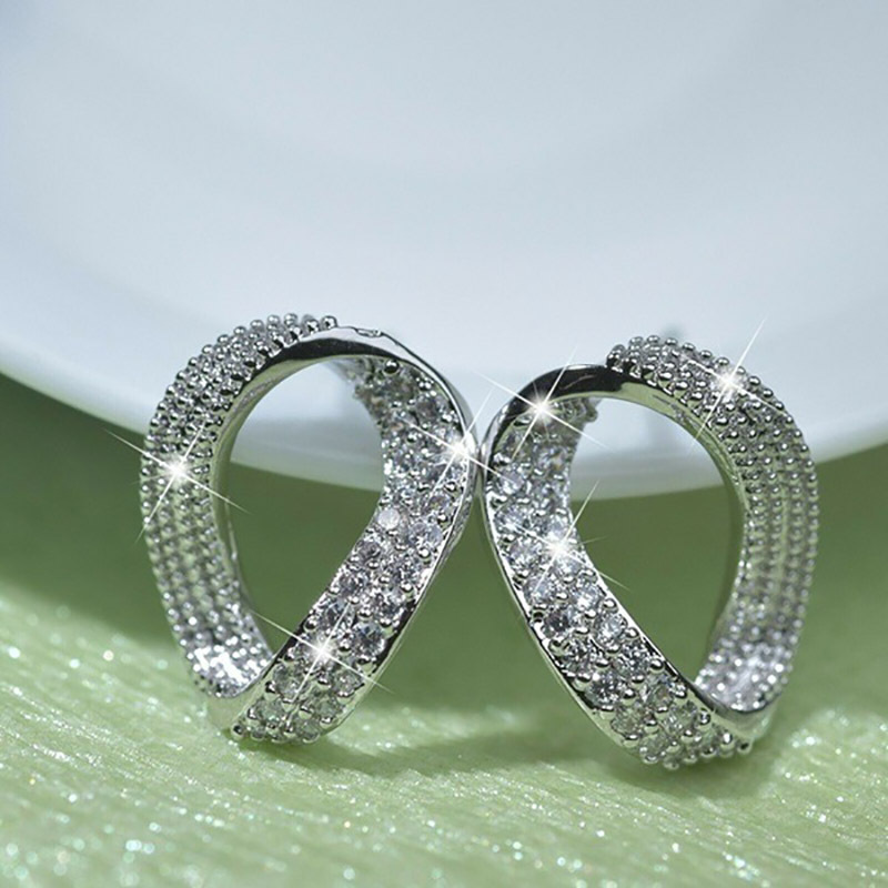  Hot selling recommendation in Europe and America: fashionable hollow geometric women's zircon earrings, European and American earrings, wholesale