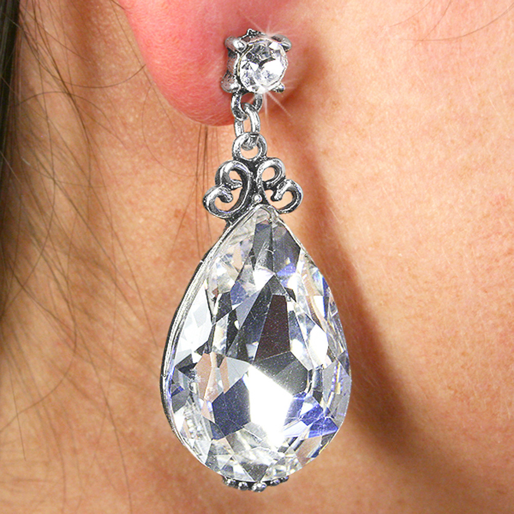  Hot selling exquisite white teardrop-shaped zircon copper women's earrings European and American personality earrings wholesale