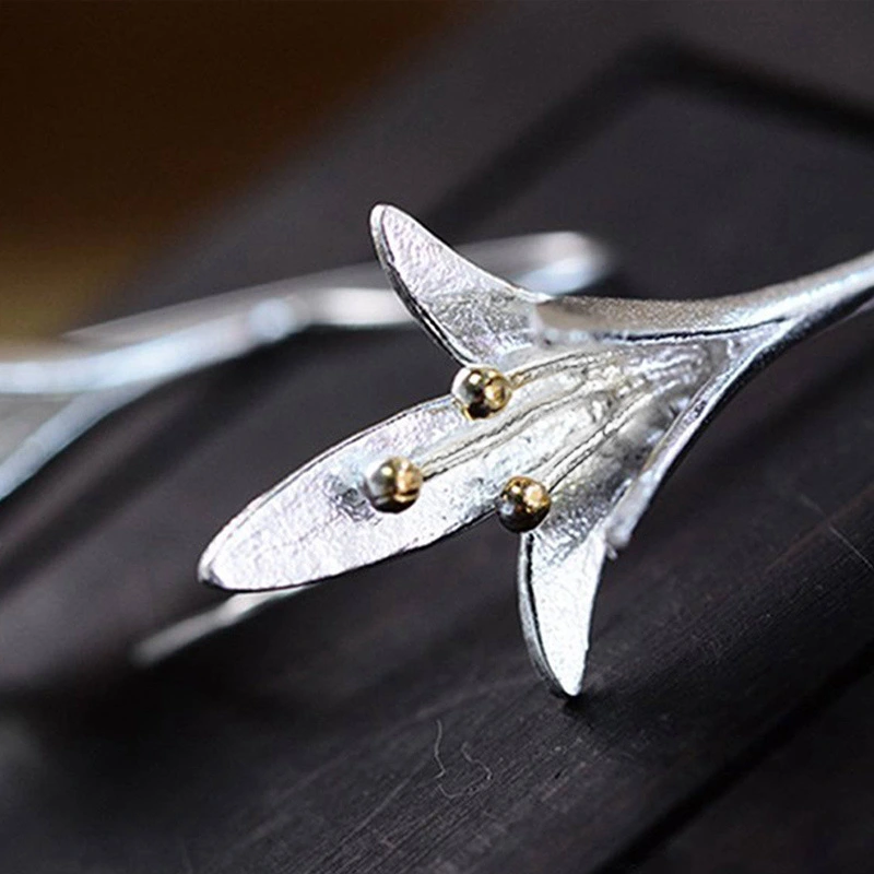 E-commerce recommended hot-selling exquisite and beautiful flower women's earrings, European and American creative earrings wholesale