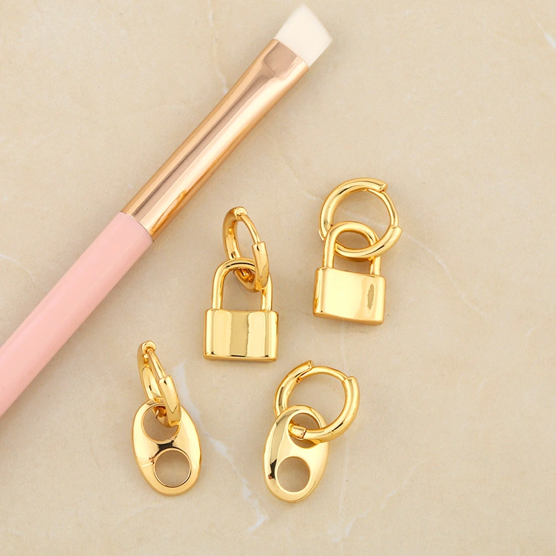Clearance European and American new jewelry geometric popular personality earrings women's small lock-shaped smooth earrings erv22
