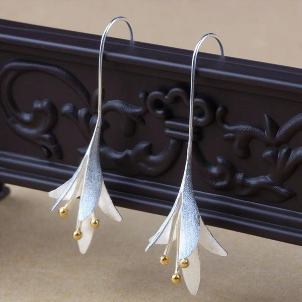 E-commerce recommended hot-selling exquisite and beautiful flower women's earrings, European and American creative earrings wholesale