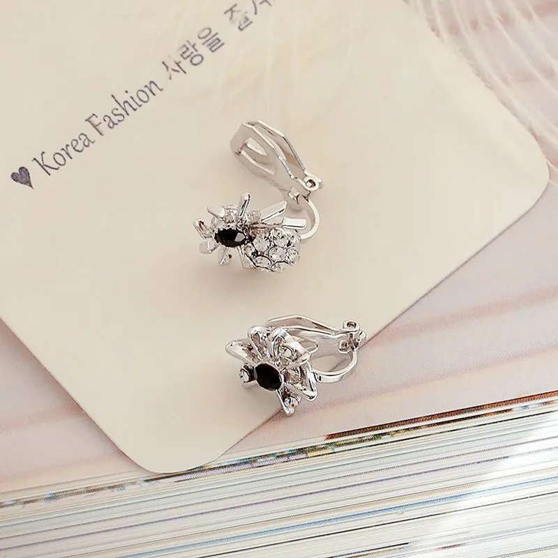 Korean style personalized rhinestone spider web earrings full of diamonds asymmetrical ear clip earrings new product manufacturers wholesale erj30