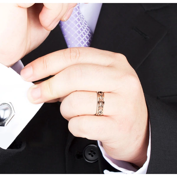 New wholesale European and American style luxury hollow rings for men and women fashion rings copper plated rose gold jewelry