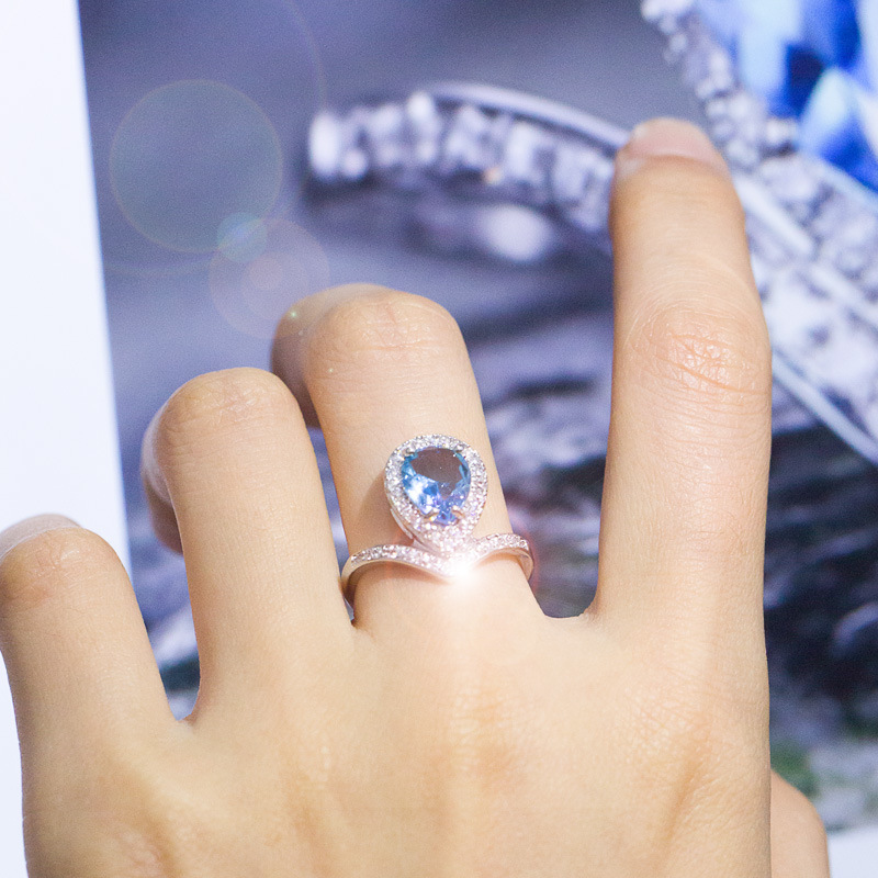 Hot-selling accessories, fashionable and trendy pear-shaped teardrop zircon ring for women, party and anniversary celebration jewelry