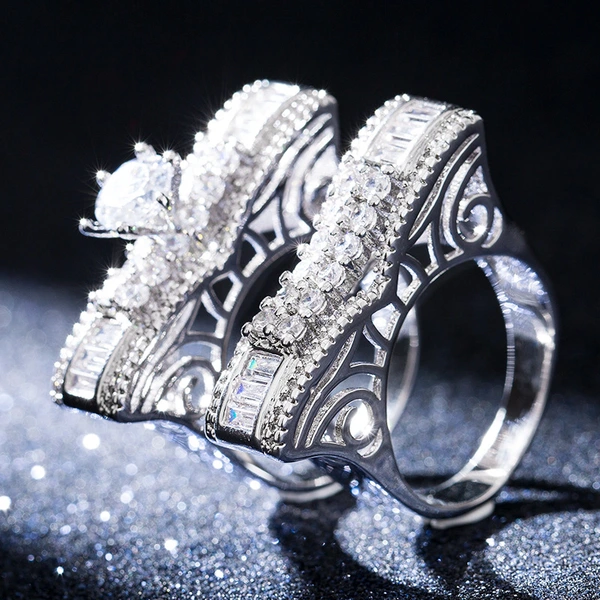 Fashionable high-end luxury couple rings, exquisite hollow zircon women's rings, full diamond micro-inlaid rings, hand jewelry