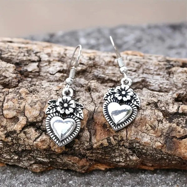 European and American popular earrings retro blackened old style love flower earrings heart-shaped female ear hooks