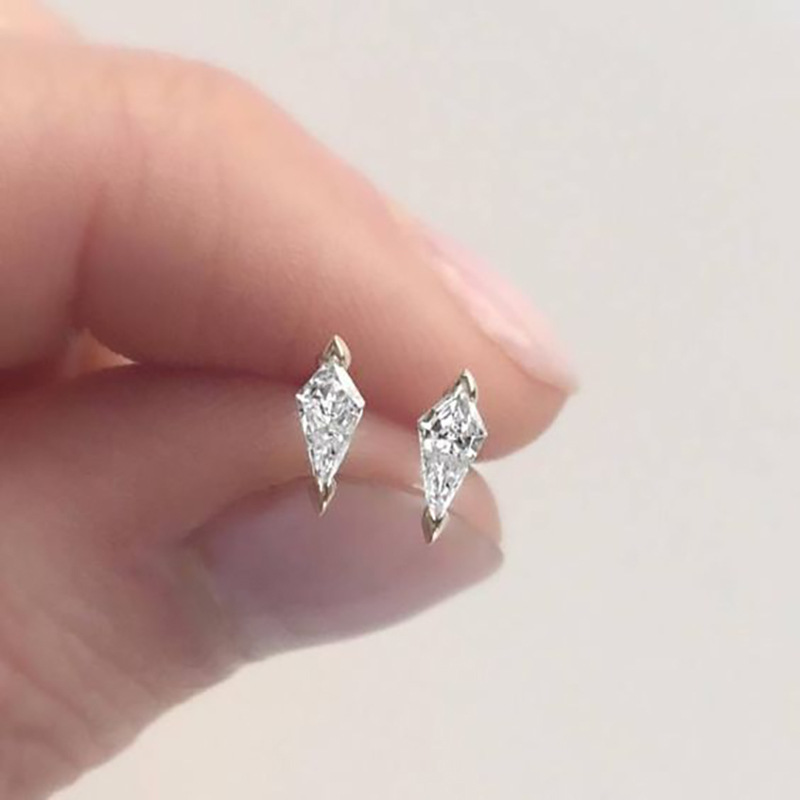 Japanese high-end sweet mini earrings magic girl hot-selling earrings diamond-shaped simple small earrings