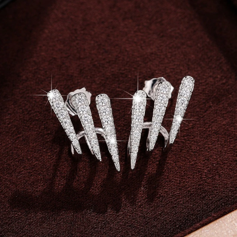 Light luxury high-end unique earrings niche design dry girl autumn and winter style Xiaohongshu same European and American style earrings