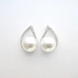  High-end V-shaped earrings with imitation pearl design, exquisite earrings, high-end and elegant popular simple earrings