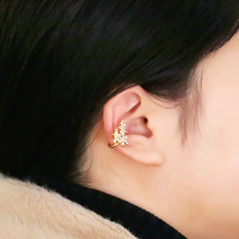 European and American jewelry style pearl earrings for women light luxury high-end inlaid zircon gold-plated flower ear clip erz11