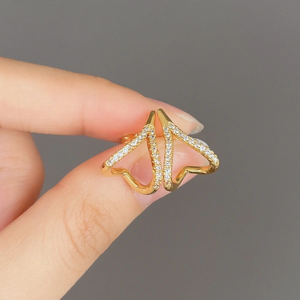 French Chanel style geometric earrings for women, simple design, A-line micro-inlaid water drop earrings, fashionable earrings