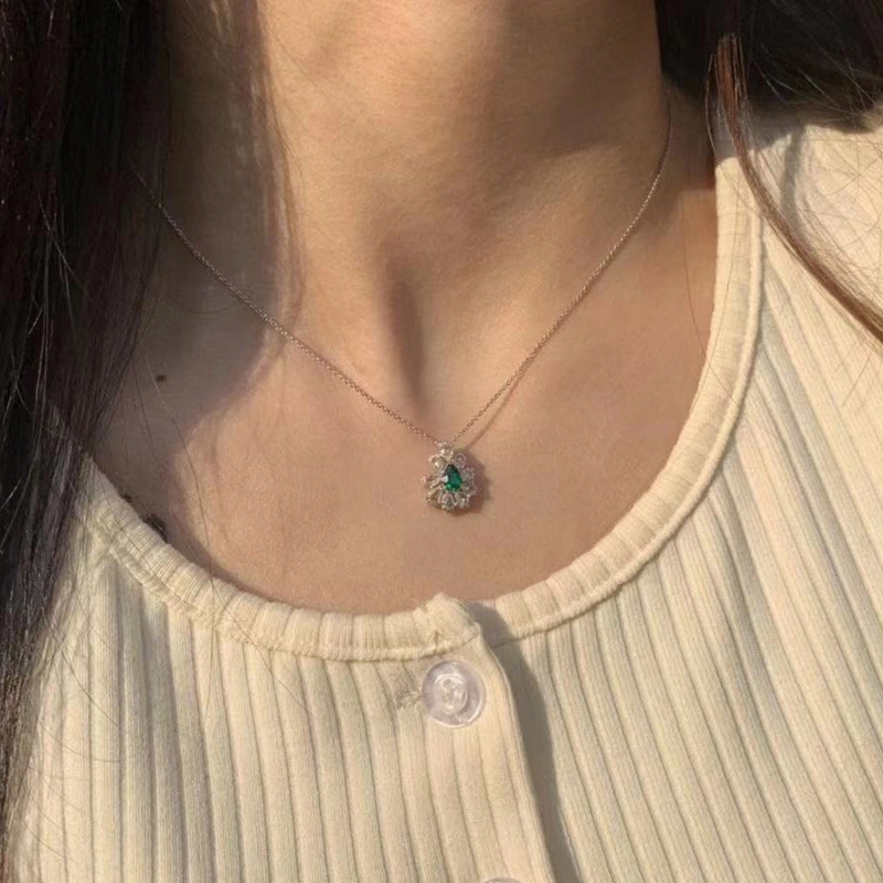 2022 new arrival exquisite teardrop-shaped zircon necklace for women imitation emerald gemstone pendant clavicle necklace for women