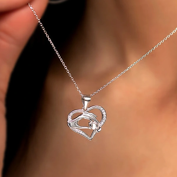  European and American hot-selling love necklace for women, exquisite design, heart-shaped jewelry, delicate jade hand jewelry