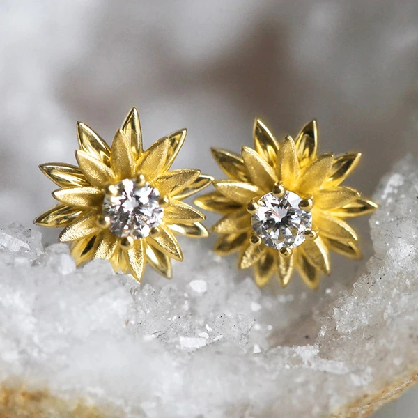 Dubai luxury earrings small daisy flower night market source earrings exquisite small fashion earrings
