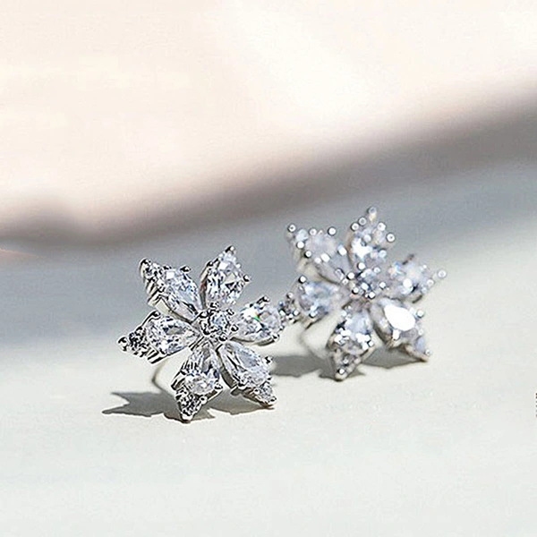 Japanese and Korean style new earrings simple snowflake flower inlaid diamond zircon earrings versatile slim student earrings