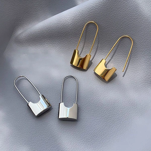 Minimalist metallic cool style earrings, fashionable designer style, lock-shaped earrings, factory direct sales