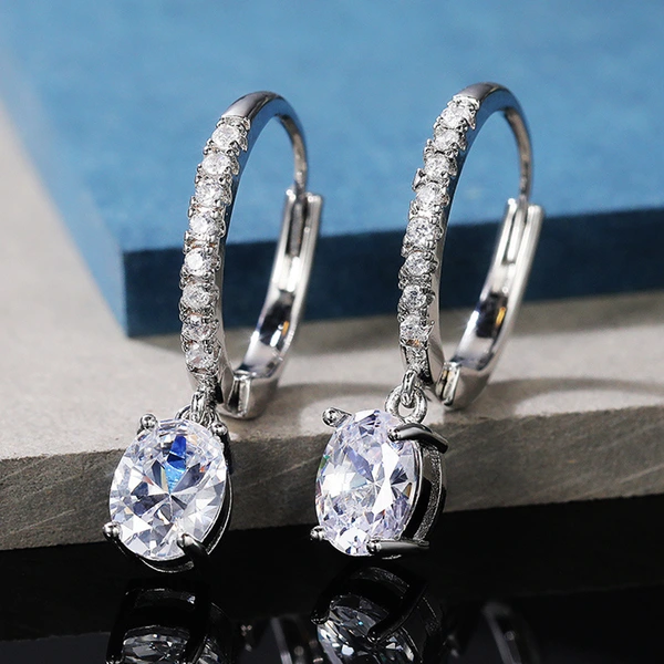 Exclusively supply Korean version of water drop pear-shaped zircon earrings for women copper plated white gold short elegant earrings