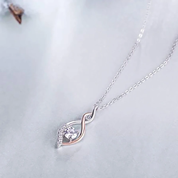 Simple and smart girlfriends and sisters clavicle necklace tender as water 2023 new style light luxury two-color necklace